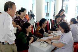 Phường Cầu Giấy: Đột ph&aacute; trong chiến dịch số h&oacute;a dữ liệu y tế to&agrave;n d&acirc;n tr&ecirc;n nền tảng VNeID