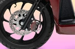 Lái xe máy điện giá chỉ 23 triệu đồng thiết kế thanh lịch, trang bị như xe xăng, đầm chắc, lướt êm, rẻ như xe số Wave Alpha cực yên tâm khi sử dụng
