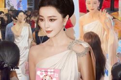 Phạm Băng Băng sang Thái Lan bán mặt nạ ở hội chợ, visual cam thường zoom đến đâu hết hồn đến đó