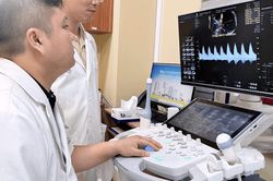 Thai nhi 20 tuần tuổi thiếu máu nặng được cứu sống ngay trong bụng mẹ