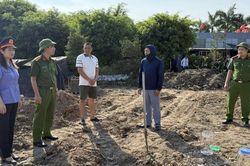 Đổ trái phép 177 tấn chất thải để san lấp mặt bằng, 2 người ở Ninh Bình bị khởi tố