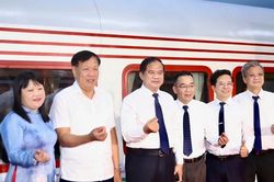 Khai trương đoàn tàu Hà Nội - Phủ Lý đưa đón y, bác sĩ Bệnh viện Bạch Mai