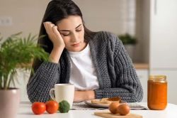 Thói quen bỏ bữa sáng ảnh hưởng gì đến sức khỏe tuổi trung niên?