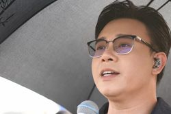 Đ&ocirc;ng H&ugrave;ng đội nắng tổng duyệt, kh&ocirc;ng kh&iacute; Concert Thanh Xu&acirc;n n&oacute;ng dần trước giờ 'G'