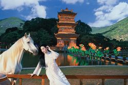 Sao Mai Huyền Trang lan tỏa vẻ đẹp Trà Cổ trong MV 'Chiều ơi'