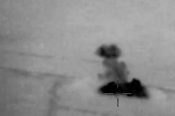 Mỹ c&ocirc;ng bố video tấn c&ocirc;ng kho t&ecirc;n lửa, UAV của Iran