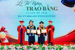 Kh&oacute;a B&aacute;c sĩ Y khoa đầu ti&ecirc;n của Trường ĐH Quốc tế Hồng B&agrave;ng tốt nghiệp
