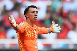 Thủ môn Uruguay mắc lỗi nhiều nhất lịch sử World Cup