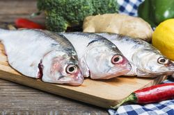 Những loại c&aacute; gi&agrave;u protein v&agrave; omega-3, dễ mua ngo&agrave;i chợ Việt