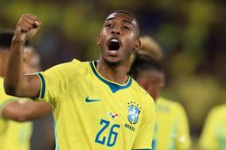 Khoảnh khắc sao Brazil ngơ ngác trước câu hỏi về Nhật Bản gây sốt