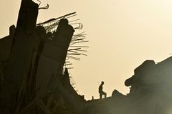 Ảnh trước - sau h&eacute; lộ sức t&agrave;n ph&aacute; của động đất k&eacute;p Venezuela