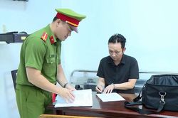 Chủ qu&aacute;n c&agrave; ph&ecirc; ở TP.HCM giả danh c&ocirc;ng an lừa đảo nhiều người