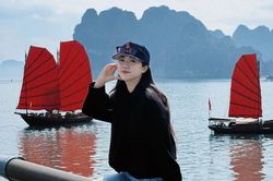 6 thuyền buồm đỏ ba vách chính thức đón khách trên vịnh Hạ Long