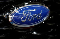 Ford thừa nhận sai lầm khi qu&aacute; tin tưởng AI