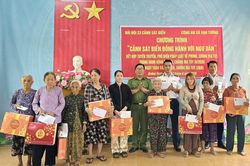 Chương trình 'Cảnh sát biển đồng hành với ngư dân'