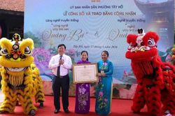 Phường Tây Hồ đón nhận Bằng công nhận Làng nghề ướp trà sen