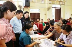 Hà Tĩnh tổ chức khám sức khỏe định kỳ miễn phí cho người dân