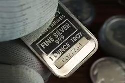 Ngày 27/6: Giá bạc phục hồi sau khi USD giảm và thị trường hạ bớt kỳ vọng về khả năng Fed tăng lãi suất