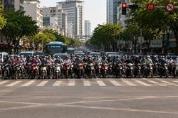NHỮNG CÂU CHUYỆN NHỎ: Cái gật đầu ở ngã tư