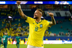 Ngày Neymar trở lại và nở nụ cười