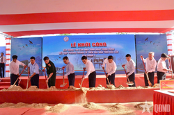 Đại tướng Phan Văn Giang dự lễ khởi công xây dựng 100 nhà phòng tránh lũ tại Đắk Lắk