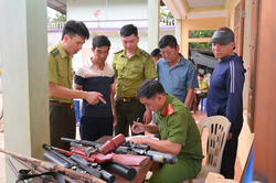 Vườn quốc gia C&uacute;c Phương: Người d&acirc;n tự nguyện giao nộp 40 khẩu s&uacute;ng săn