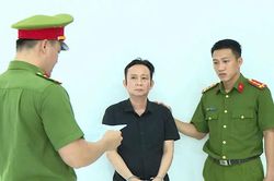 Khởi tố chủ quán cà phê giả danh công an, kiểm sát, tòa án