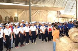 Học sinh trải nghiệm làm nông dân công nghệ cao tại TPHCM