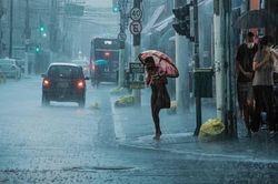 Mưa lớn g&acirc;y lũ lụt ở Nhật Bản