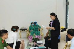 Các nhân viên đều không có chứng chỉ hành nghề tại một cơ sở nha khoa ở Cần Thơ