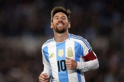 Messi dự bị trận gặp Jordan
