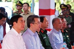 Đại tướng Phan Văn Giang dự lễ khởi c&ocirc;ng 100 nh&agrave; cộng đồng tr&aacute;nh lũ ở Đắk Lắk