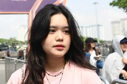 Dòng người đổ bộ concert Thanh xuân