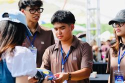 Dòng người đổ về concert Thanh xuân, ban tổ chức làm việc hết công suất
