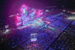 Bản hit tỷ view thổi bùng sức nóng của 20.000 người ở concert Thanh xuân
