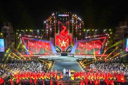 Màn kết concert Thanh xuân khiến hàng chục nghìn người xúc động