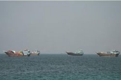 Giao thông qua eo biển Hormuz chậm lại sau khi một tàu bị tấn công