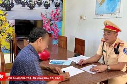 Liều lĩnh vượt rào chắn đường sắt, tài xế bị phạt 19 triệu đồng