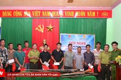Vận động người dân giao nộp vũ khí, chung tay bảo vệ động vật hoang dã