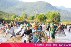 Hàng trăm 'nơm thủ' tranh tài tại Lễ hội đánh cá Vực Rào
