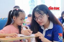 Những 'Gia sư áo xanh' ở các khu lưu trú công nhân