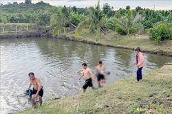 Hai cháu nhỏ bị đuối nước thương tâm trong ao gần nhà