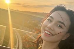 Hoa khôi Tây Đô từng là thủ khoa Báo chí, cuộc sống tuổi 42 đáng ngưỡng mộ