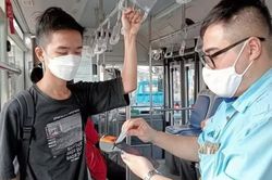 Hàng triệu người đi xe buýt cần lưu ý: Từ 1/7 sẽ có thêm một thao tác bắt buộc