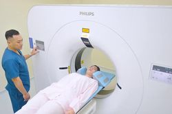 Lần đầu ti&ecirc;n miền Trung c&oacute; c&ocirc;ng nghệ CT Phổ ph&acirc;n biệt u nang l&agrave;nh t&iacute;nh v&agrave; &aacute;c t&iacute;nh ch&iacute;nh x&aacute;c tới 96%