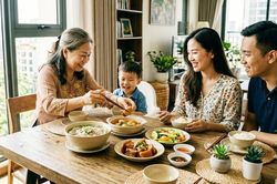 Diễn đ&agrave;n th&aacute;ng 6: H&ocirc;n nh&acirc;n trẻ v&agrave; 'b&agrave;i to&aacute;n' gia đ&igrave;nh mở rộng