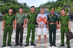 Công an Bắc Ninh bắt giữ, bàn giao đối tượng truy nã người Trung Quốc