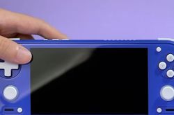 Anbernic RG 55G1 lộ diện qua video thực tế: Thiết kế tựa Switch Lite v&agrave; cần analog Hall Effect