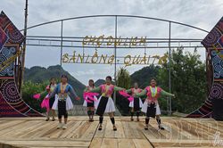 Khai trương Chợ du lịch bản Lồng, xã Quài Tở