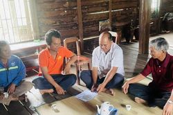Những người có uy tín 'hai giỏi' của buôn làng